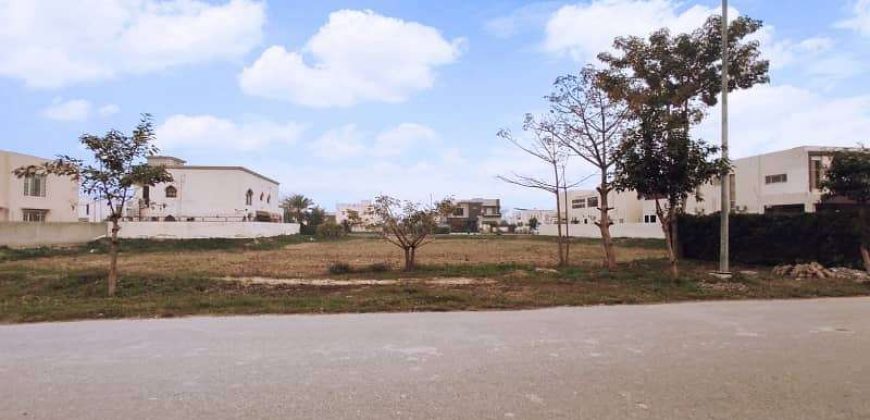 21 Marla residential corner plot for sale in DHA Phase 8 Ex Air Avenue Block P Reasonable price