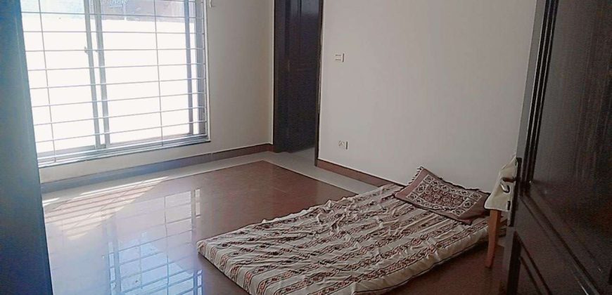 10 Marla lower portion for rent in DHA Phase 8 Ex Park View