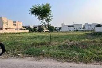 1 Kanal plot for sale in DHA Phase 8 Block L ideal location