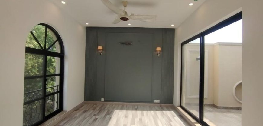 10 Marla Spanish design house for sale in DHA Phase 5 Near by Park direct owner meeting