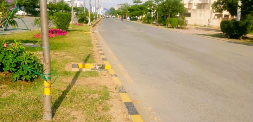 1 Kanal Residential plot for sale in DHA Phase 7 Block Y Reasonable price