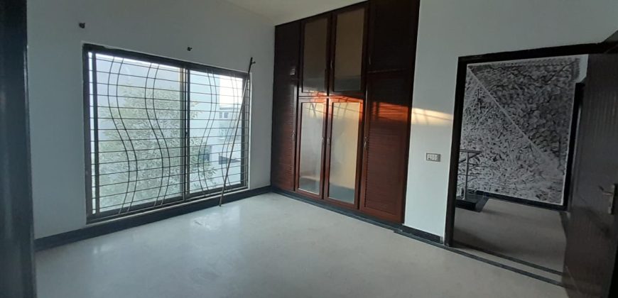 10 Marla upper portion for rent in DHA Phase 8 Eden City