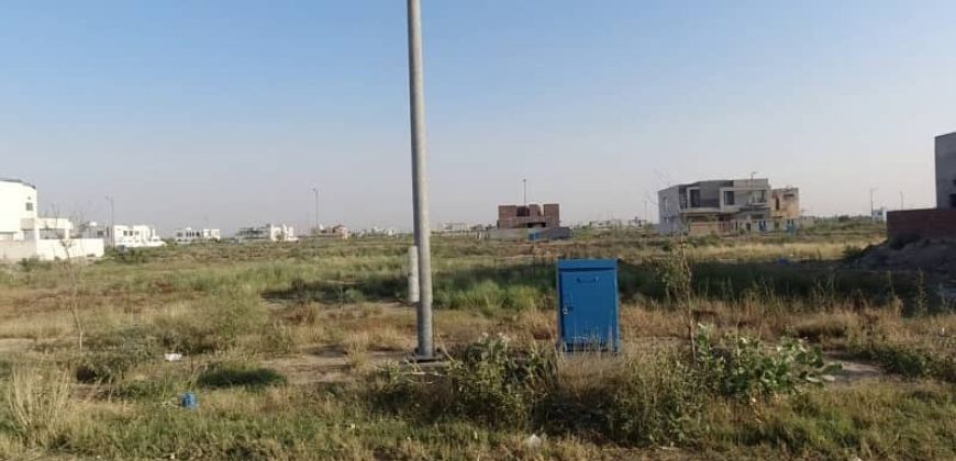 1 Kanal residential plot for sale in DHA Phase 8 Ex Park View Block F