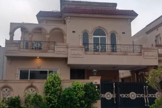 10 Marla house for sale in DHA Phase 8 Ex Air Avenue