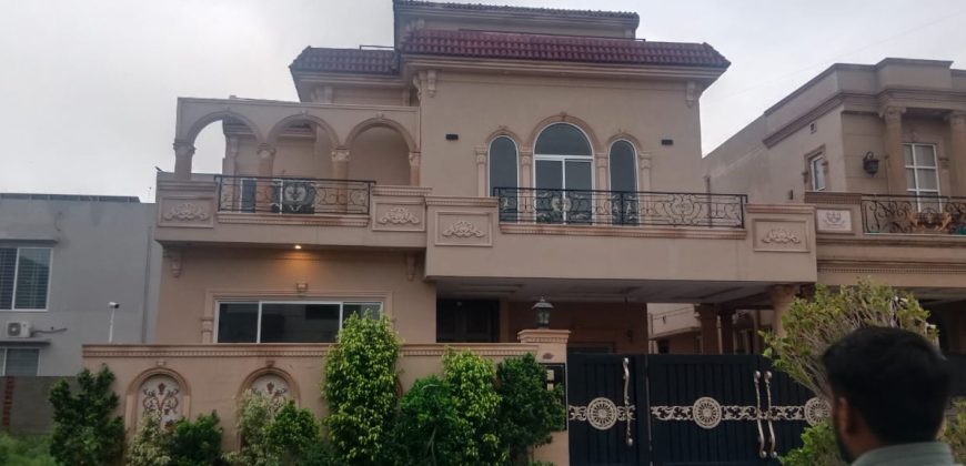 10 Marla house for sale in DHA Phase 8 Ex Air Avenue