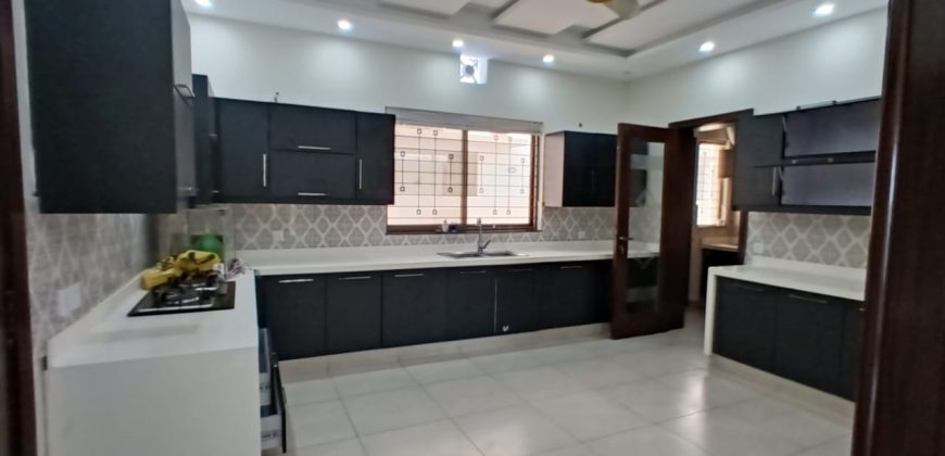 1 Kanal basement house for sale in DHA Phase 8 Eden City