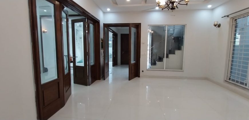 10 Marla house for rent in DHA Phase 8 Eden City