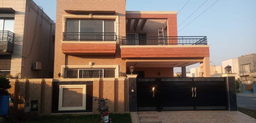 10 Marla modern design house for rent in Divine Garden