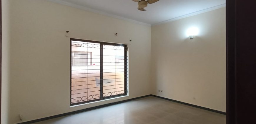 10 Marla house for sale in DHA Phase 8 Ex Park View