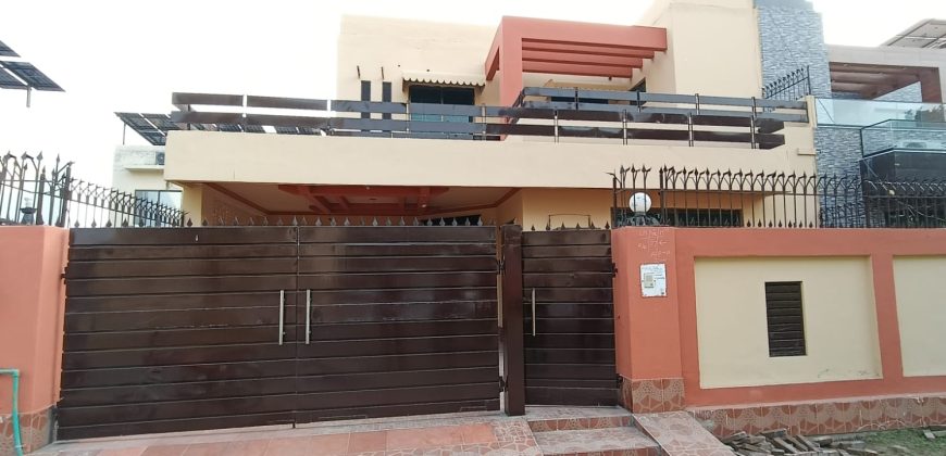 10 Marla house for sale in DHA Phase 8 Ex Air Avenue