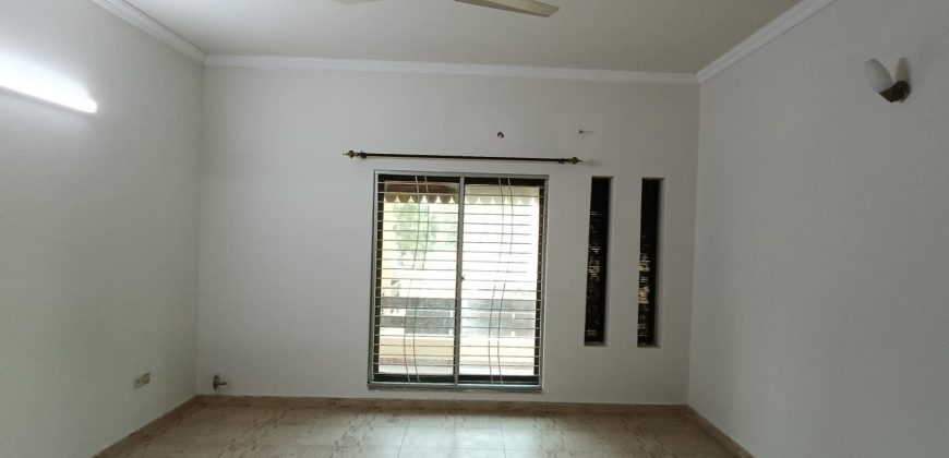 10 Marla house for sale in DHA Phase 8 Ex Air Avenue